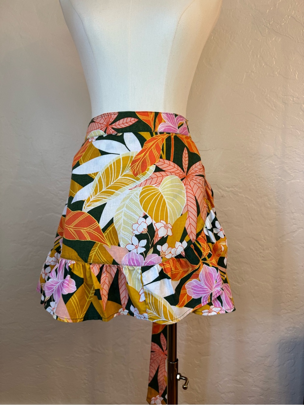 Aerie Tropical Floral Wrap Mini Skort Linen Lyocell Ruffle Tie Waist Women’s M